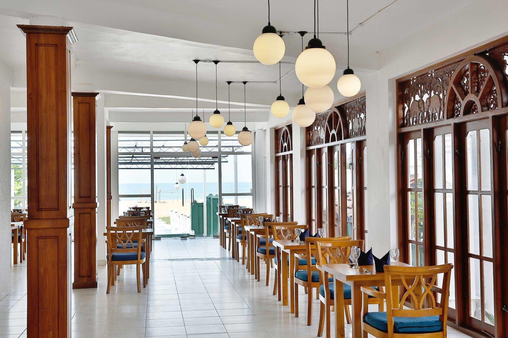 The Reef Beach Hotel Negombo Exteriér fotografie