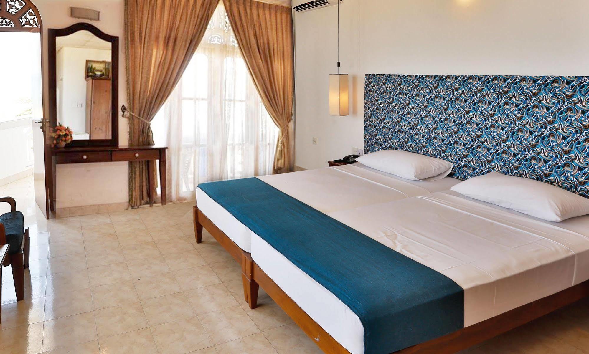 The Reef Beach Hotel Negombo Exteriér fotografie