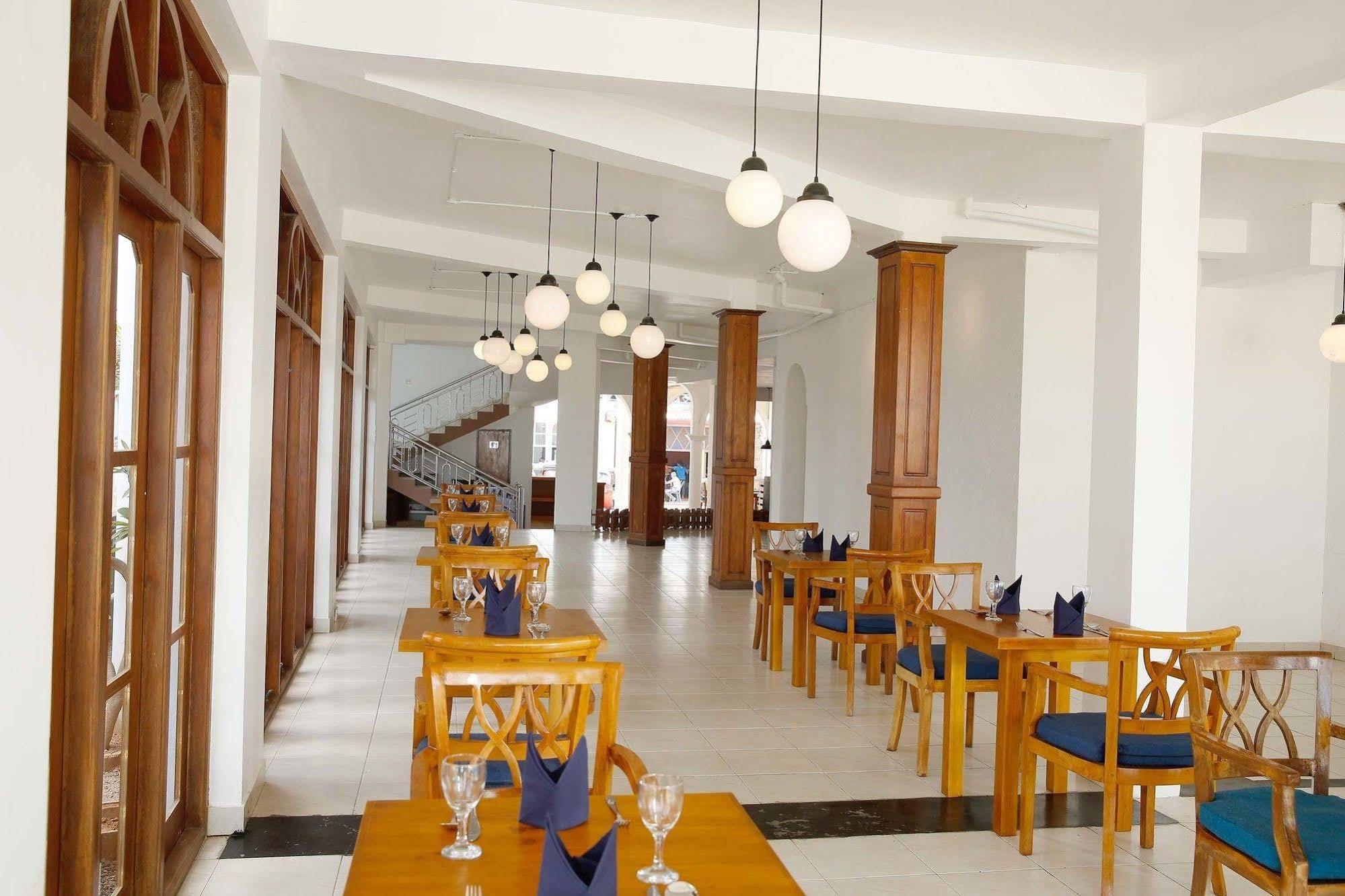 The Reef Beach Hotel Negombo Exteriér fotografie